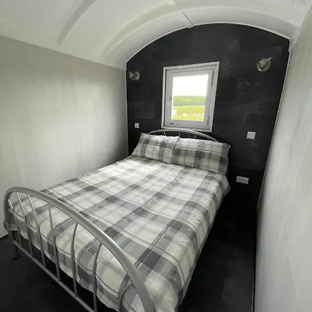 Ac/Dc Glamping Villa New Aberdour Exterior photo
