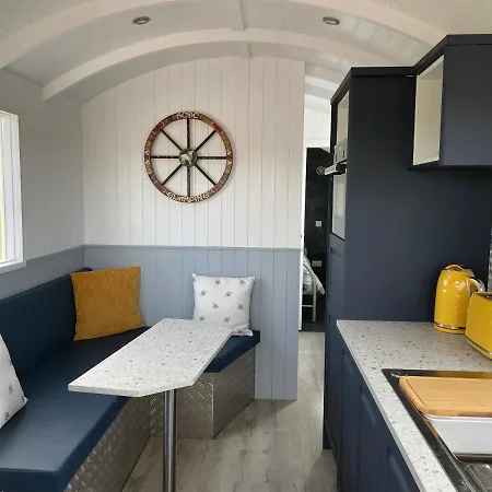 Ac/Dc Glamping Villa New Aberdour Exterior photo