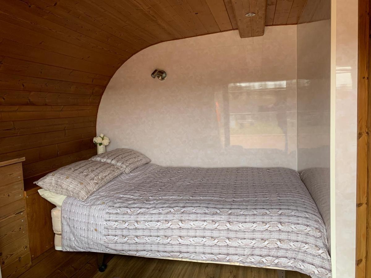 Ac/dc Glamping Lodge