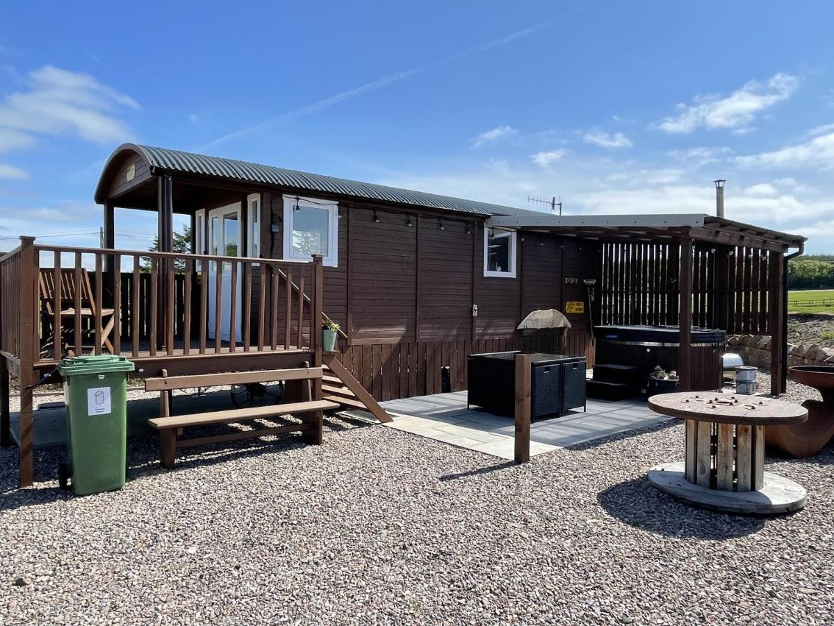 Ac/dc Glamping Lodge *