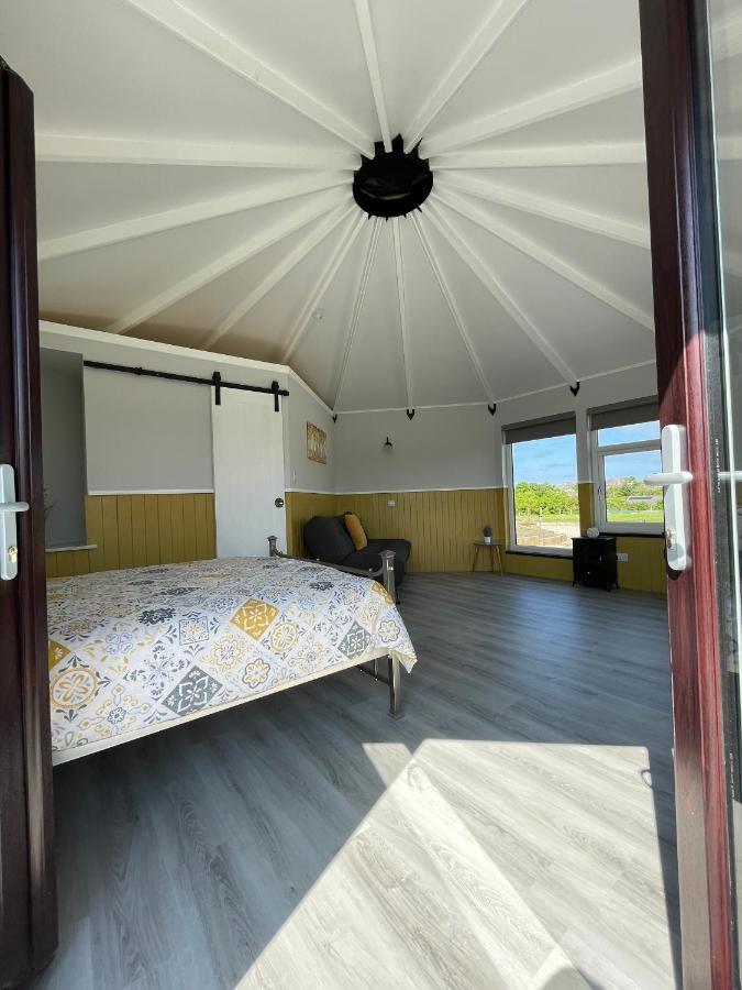 Ac/dc Glamping Lodge *