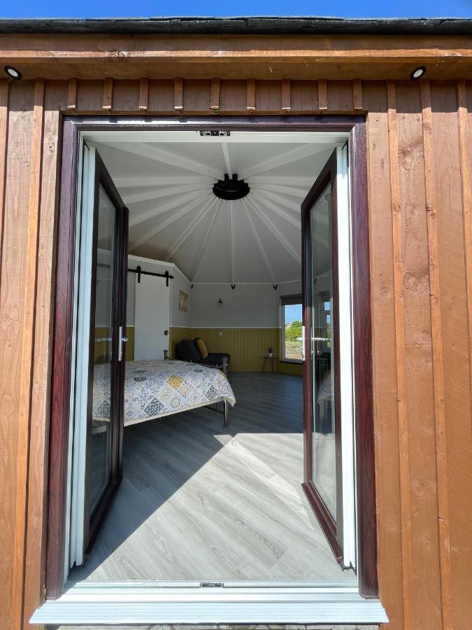 Ac/dc Glamping Lodge *