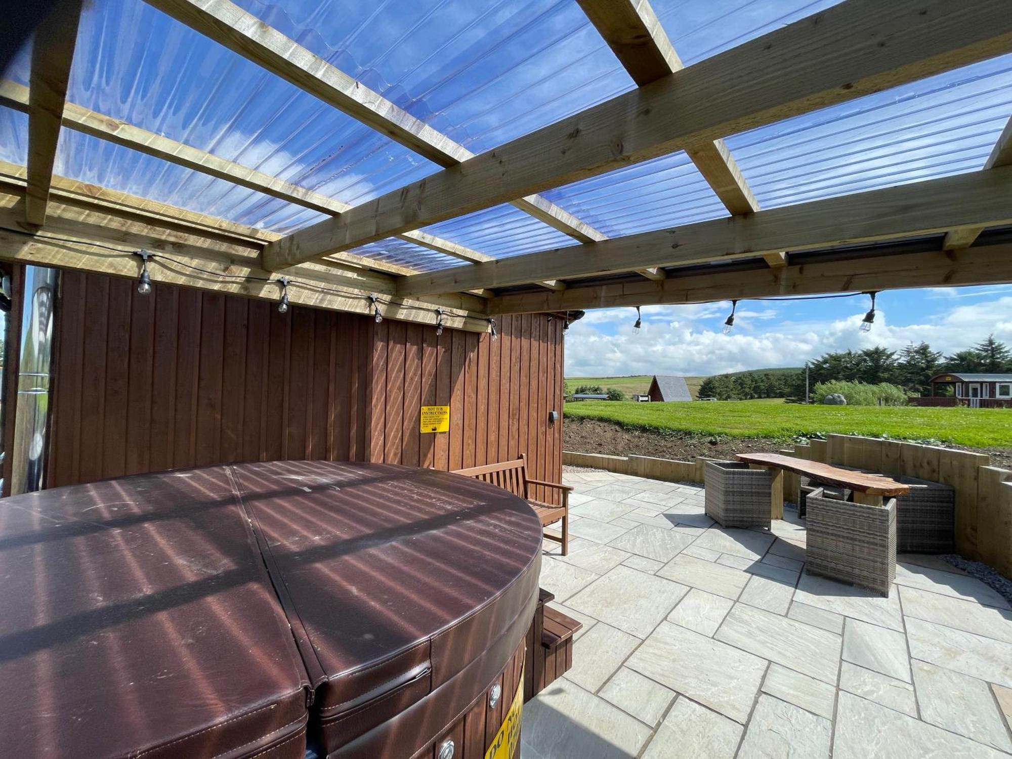 Ac/dc Glamping Lodge *